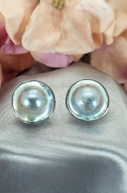 19 mm Grey/blue Blister Mabe pearl stud earrings