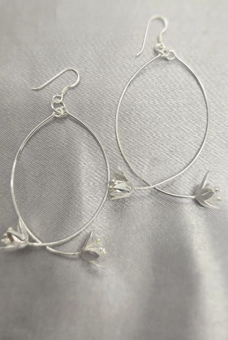 Beautyfull moving flower earrings