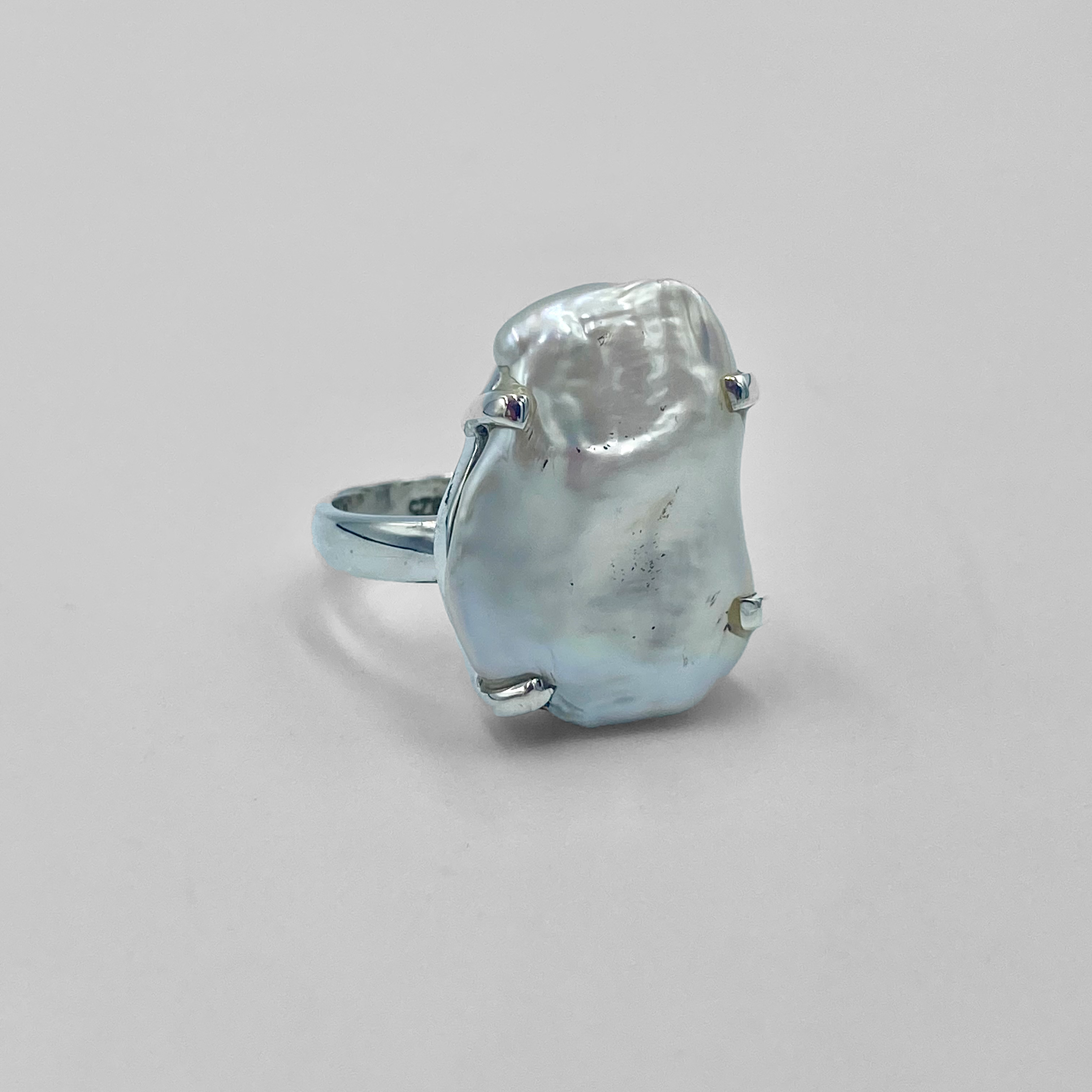 Baroque pearl ring