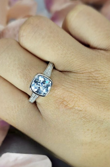 Square cubic zirconia in tube setting ring
