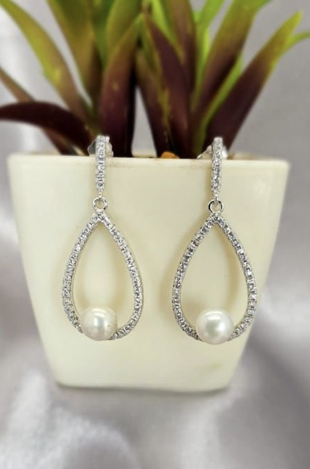 Stunning drop earrings with pavé detail and pretty freshwater pearl