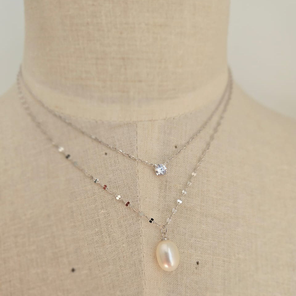 Necklace with a pearl pendant on a mannequin