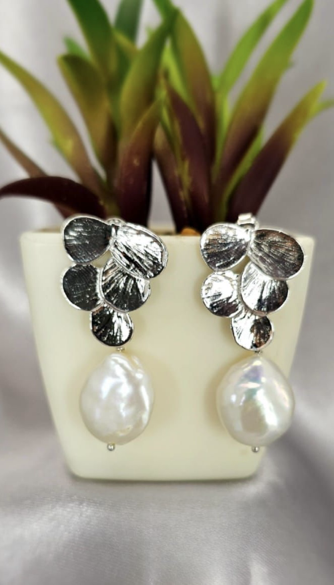 Silver flower setting for stunning pearl earrings