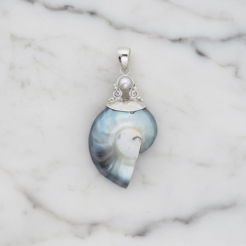 Stunning Grey Shell Pendant With Freshwater Pearl Detail - Terciany 