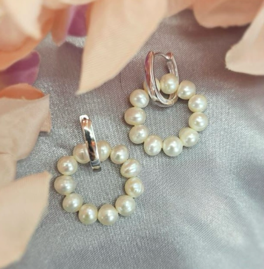 Huggy earrings with attachable freshwater pearl circle