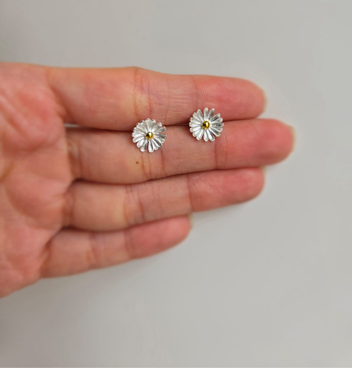 9mm Sterling silver daisy studs