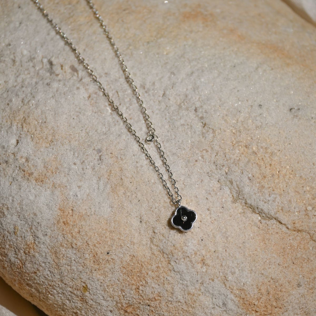 Van Cleef (Four leave Clover) black flower necklace