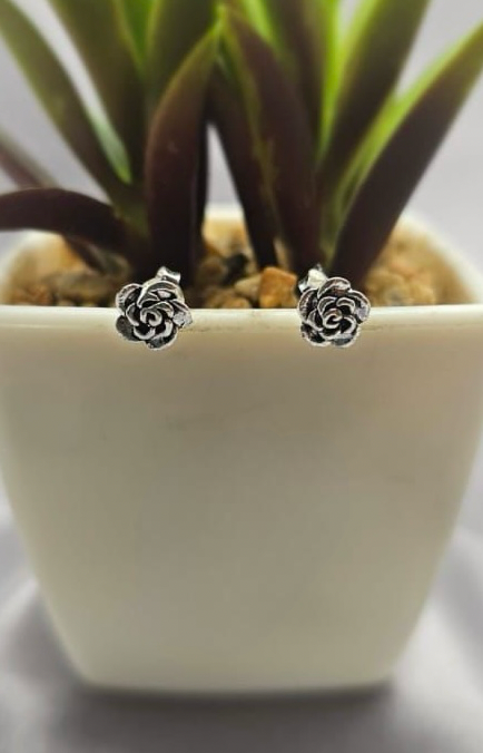 7mm Rose studs