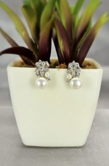 Freshwater pearl earrings with beautiful detailed flower base