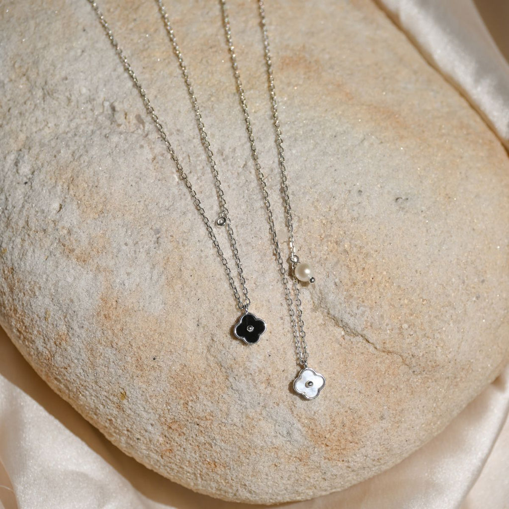 Van Cleef (Four leave Clover) tiny white flower necklace