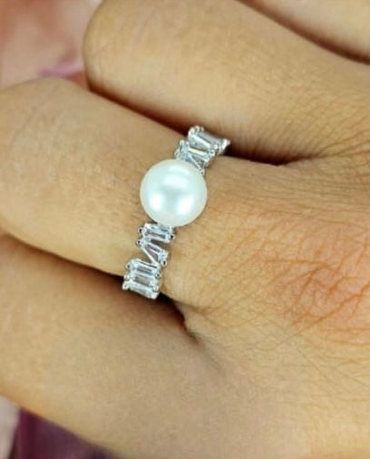 Sterling silver ring with rectangular cubic zirconia detail and a stunning freshwater pearl centre