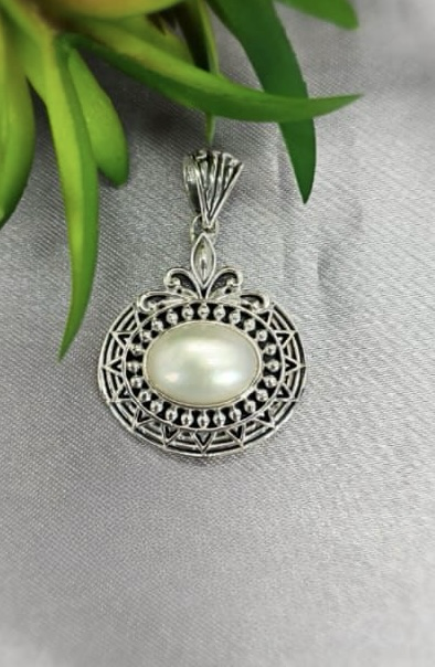 25x30mm oval Mabe Pearl pendant