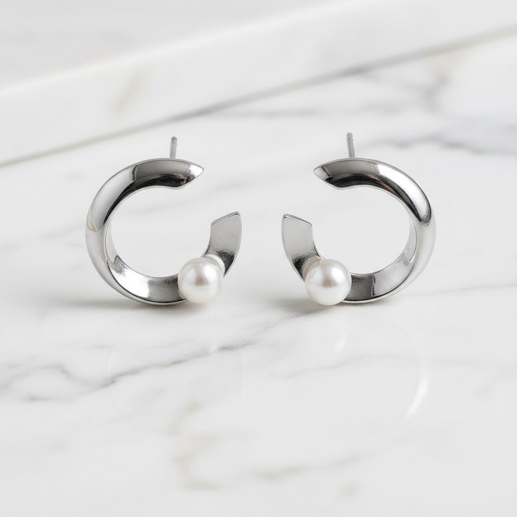 Nice Solid C Shape Design With Freshwater Pearl - Terciany 