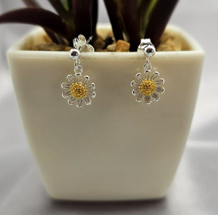 8Mm Daisy Drop Earrings