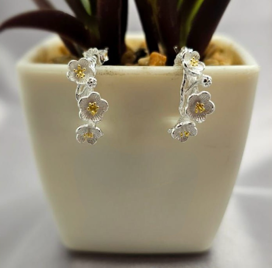 18x6mm Three daisy half hoop earrings