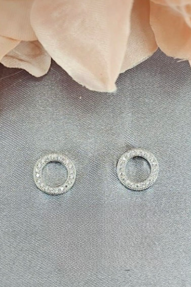 Pavé circle studs