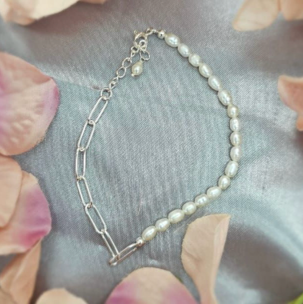 Freshwater pearl bracelet with paperclip chain