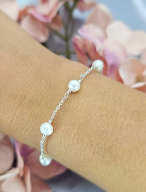 Sterling silver bracelet with freshwater pearls in link