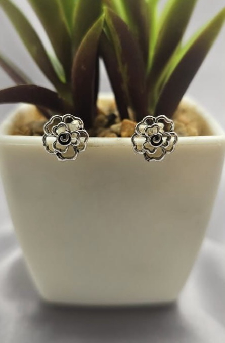 10 mm Pretty open rose studs