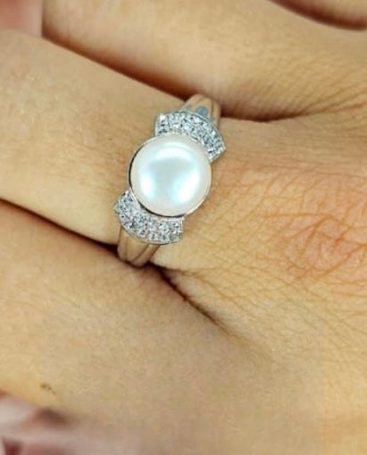 Freshwater pearl ring with cubic zirconia pavé detail on sides