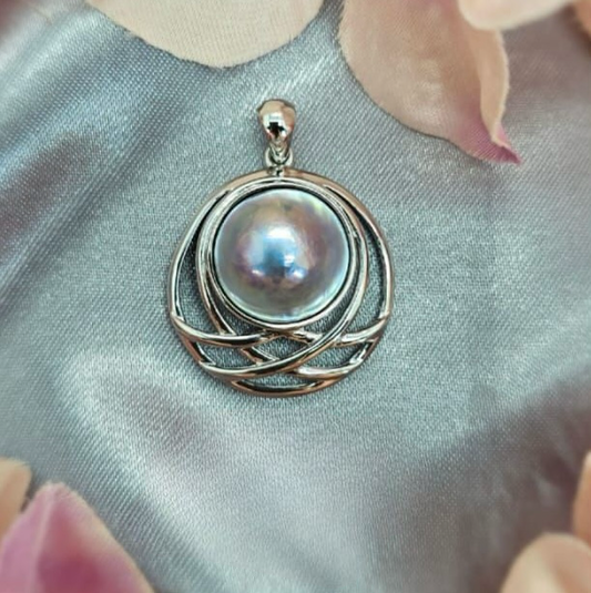 25mm pendant with Grey/Blue Mabe Pearl pendant