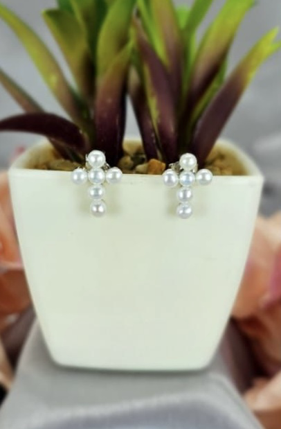 Freshwater pearl cross stud earrings