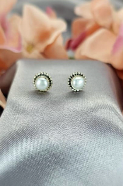 Flower Stud Earrings with Freshwater Pearl