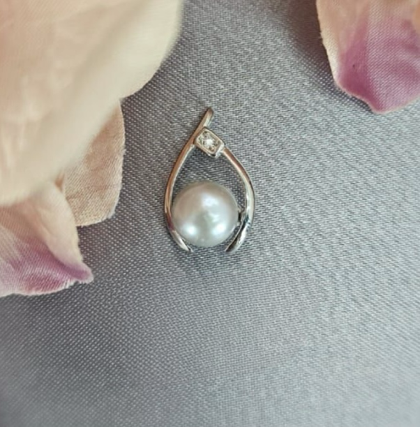 White Pearl Pendant With Cubic Zirconia On Top