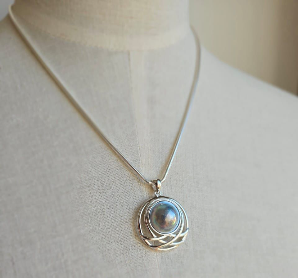 Pendant With Grey/Blue Mabe Pearl Pendant