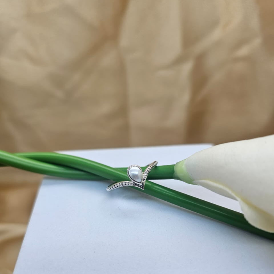 Wishbone Ring With Round Freshwater Pearl