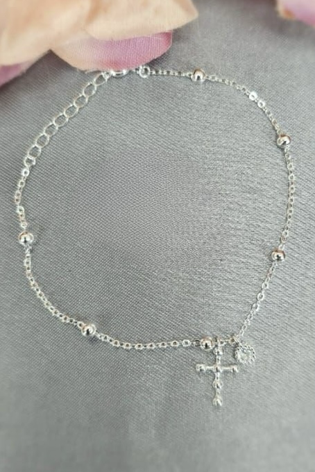 Bracelet with bobbles and cross