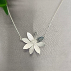 Stunning Flower On Chain Necklace - Terciany 