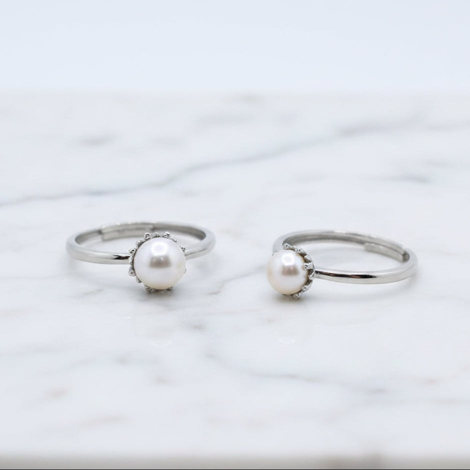 Adjustable pearl flower ring