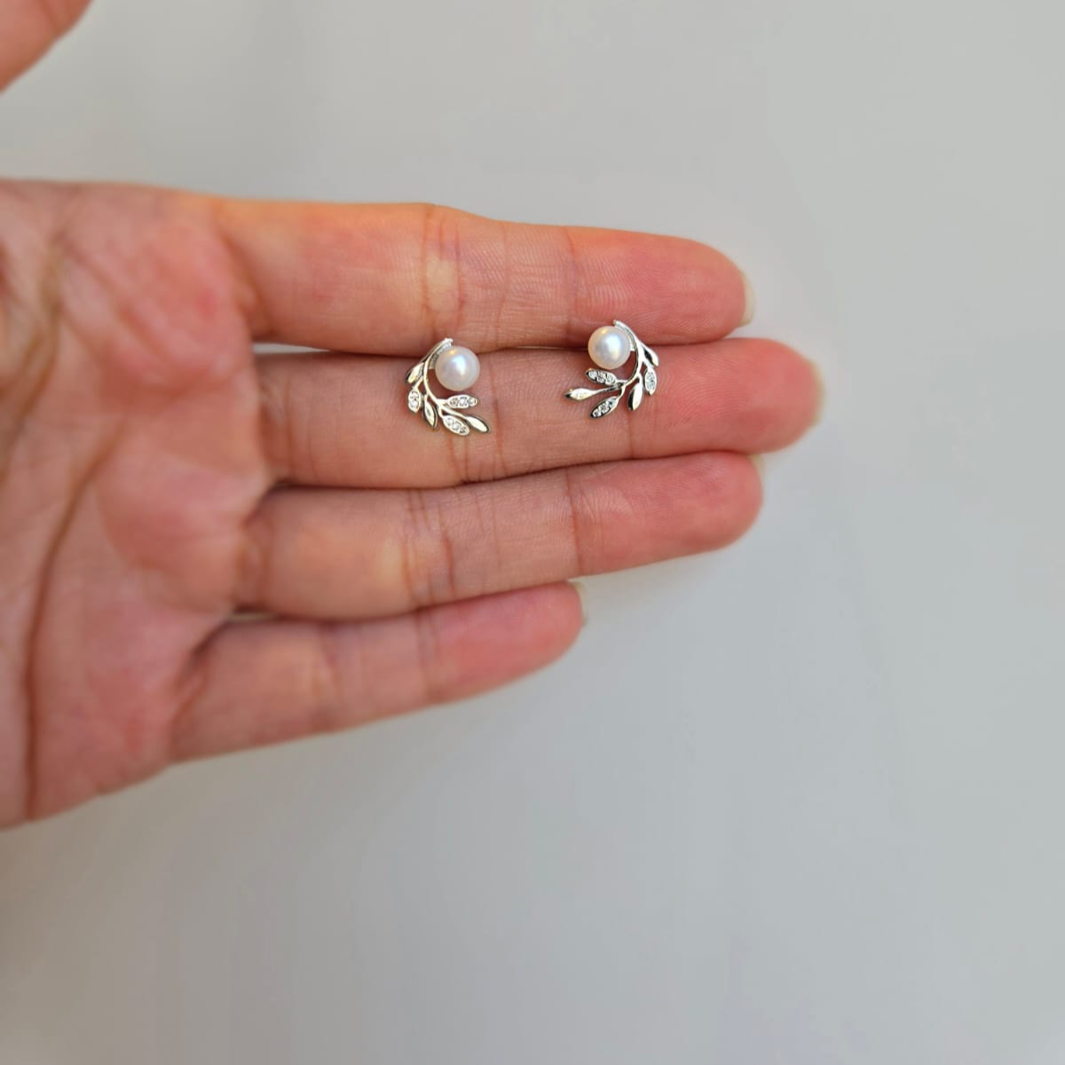 Freshwater Pearl With Silver Leaves
