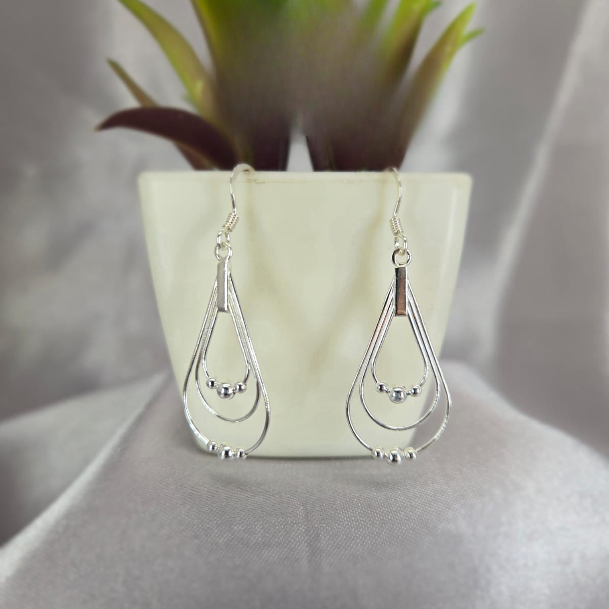 Trippel Teardrop Drop Earring