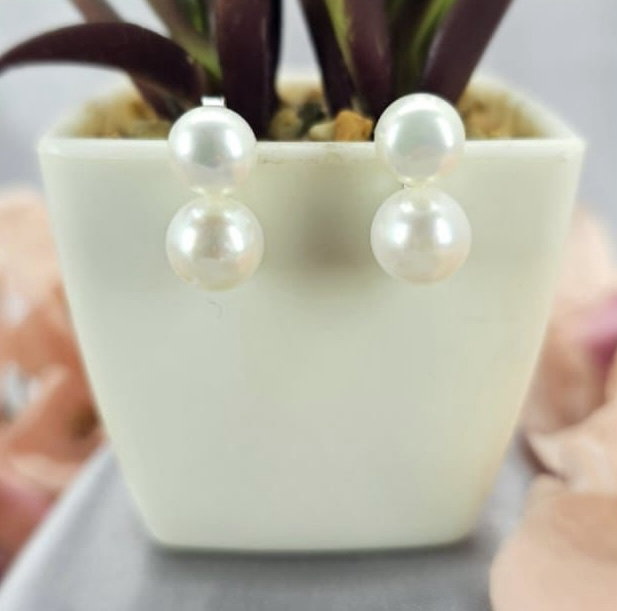 Double dot freshwater pearl earrings