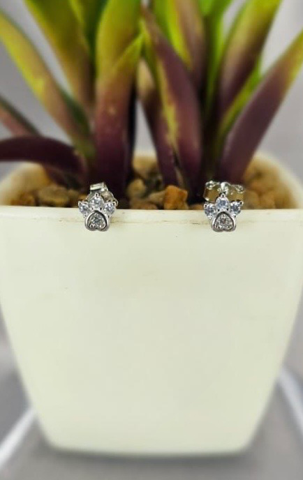 Cubic zirconia detailed paw studs