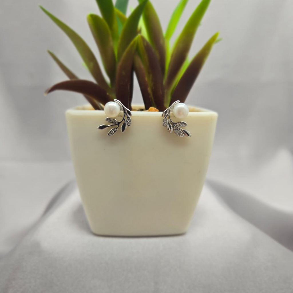 Freshwater Pearl With Silver Leaves