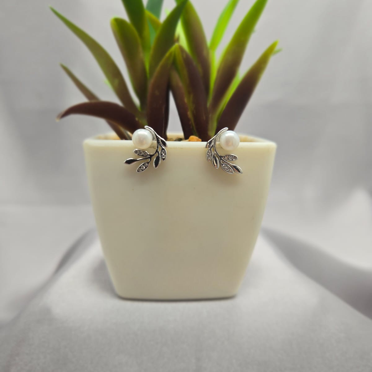 Freshwater Pearl With Silver Leaves