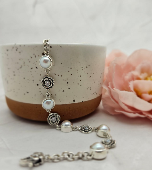 Lovely Mabe and flower 19cm bracelet