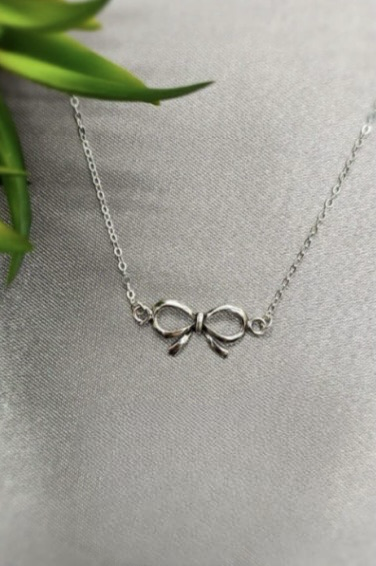 Sterling silver bow necklace