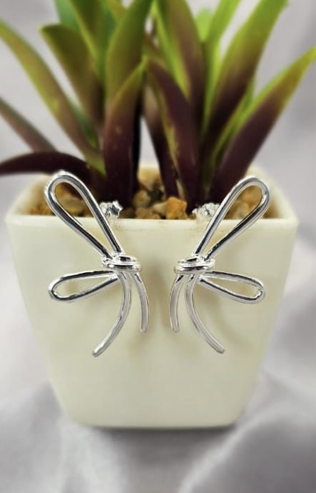 Large bow studs