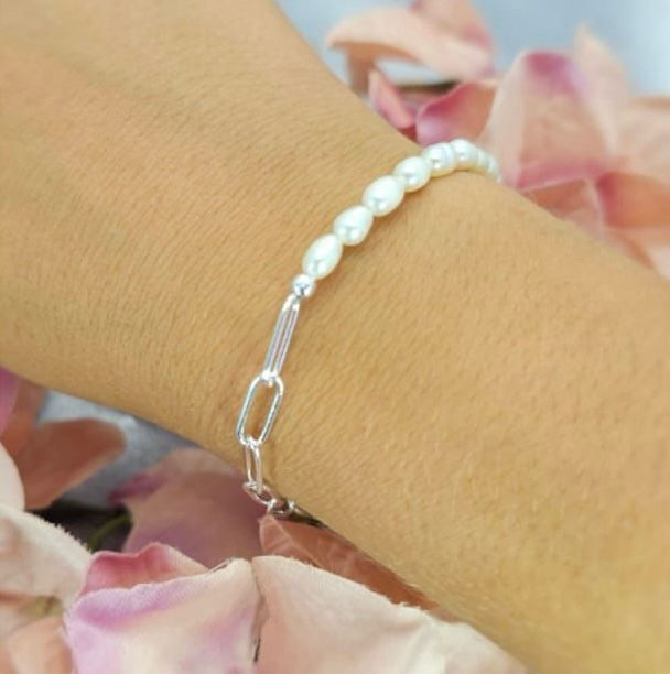 Freshwater pearl bracelet with paperclip chain