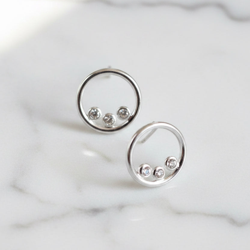 16mm Circle Studs With Three Round Cubic Zirconia Stones Inside - Terciany 