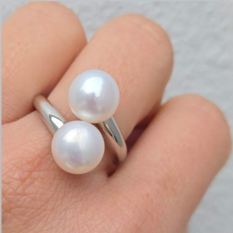 Cross Over Pearl Ring