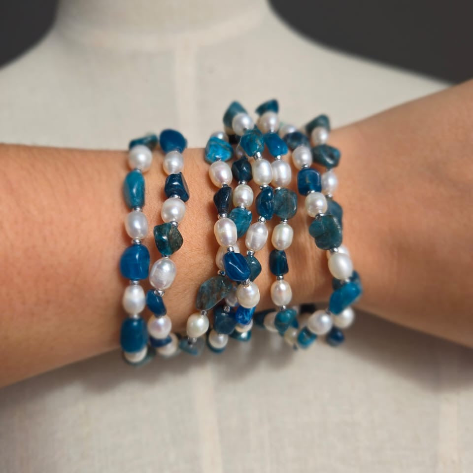 Pearl and blue appetite semi precious stone elastic band bracelet