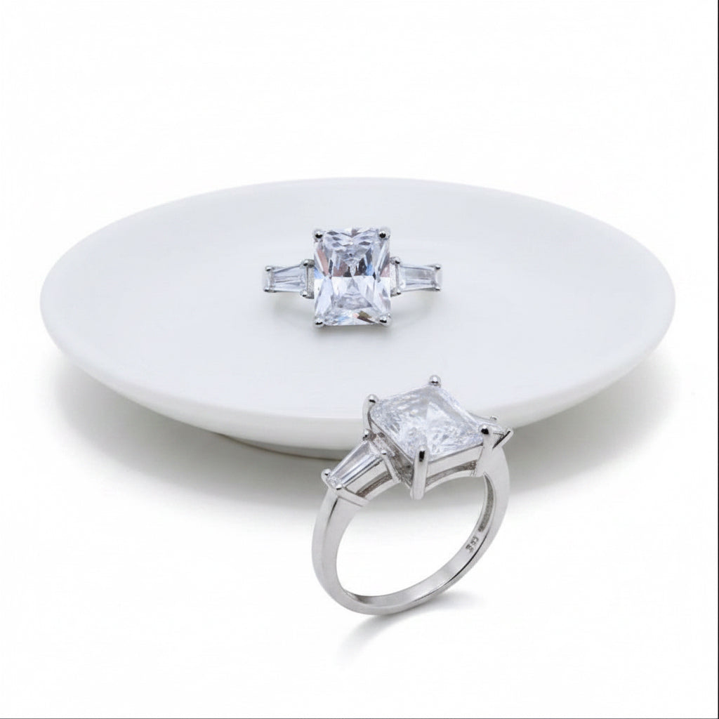Striking rectangular stone ring with beugatte stones on sides
