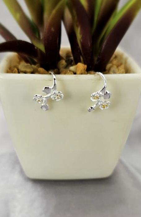 13x8 mm Flower drop earrings on short stem