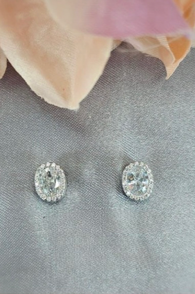 Stunning cubic zirconia oval studs