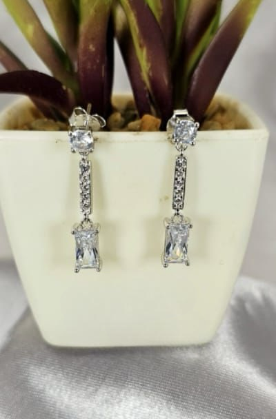 Beautyfull 26mm drops with cubic zirconia pavé and rectangular stone